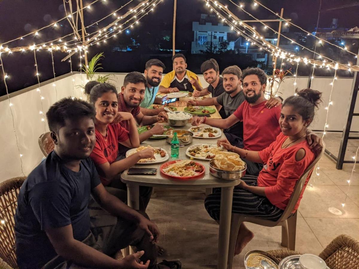 Veeru Homestay Хоспет Екстериор снимка