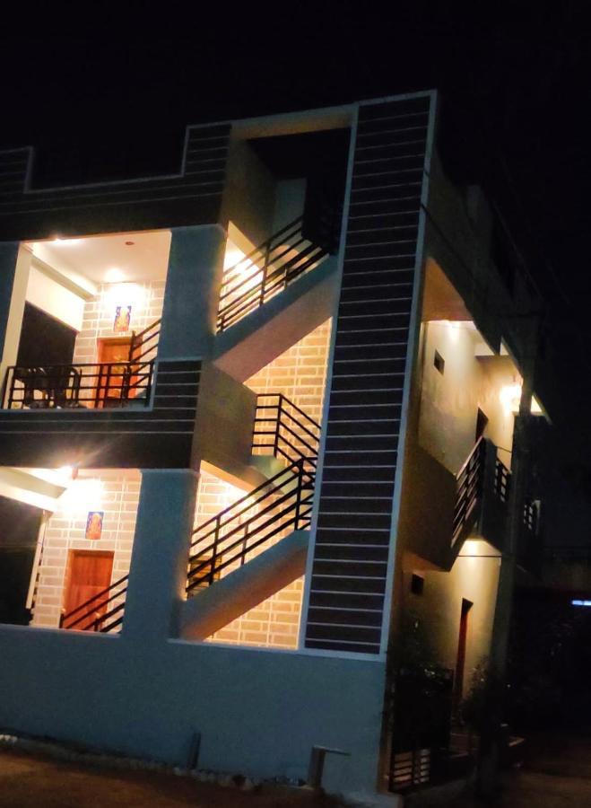 Veeru Homestay Хоспет Екстериор снимка