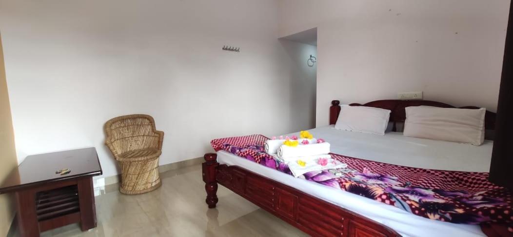 Veeru Homestay Хоспет Екстериор снимка