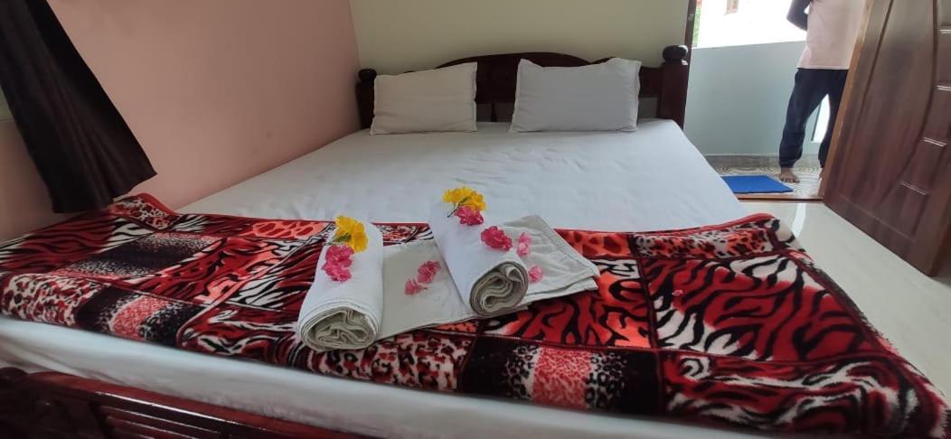 Veeru Homestay Хоспет Екстериор снимка
