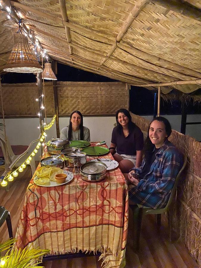 Veeru Homestay Хоспет Екстериор снимка